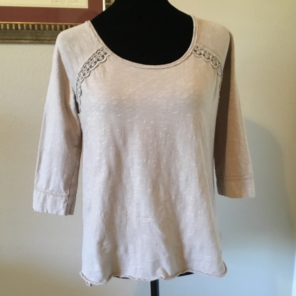 O’Neill cream colored sweatshirt/top with lace appliqué detail high low style